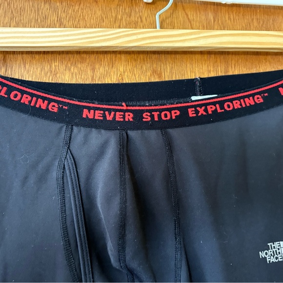 The North Face Men's Black base layer Activewear - Picture 4 of 4